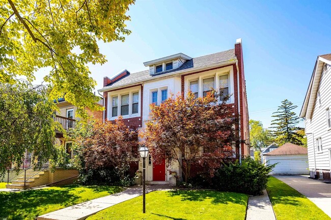 Photo - 1063 Beaconsfield Ave Unit 4
