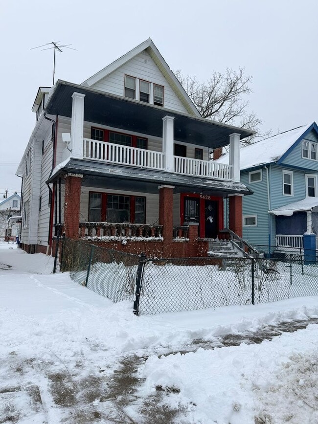 Building Photo - 9426 Dickens Ave Unit 1