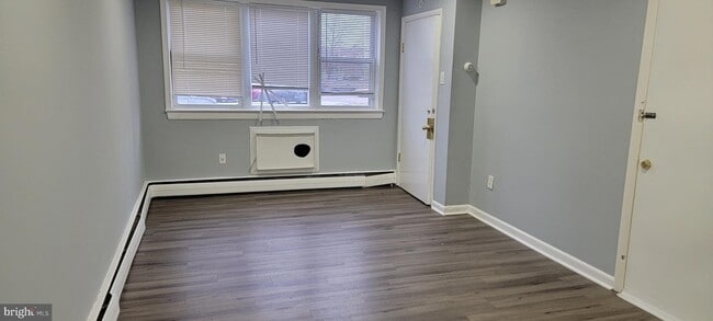 Photo - 230 W Roosevelt Blvd