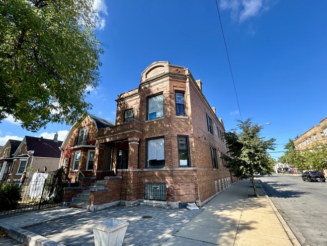 Building Photo - 3400 W Evergreen Ave Unit 1F