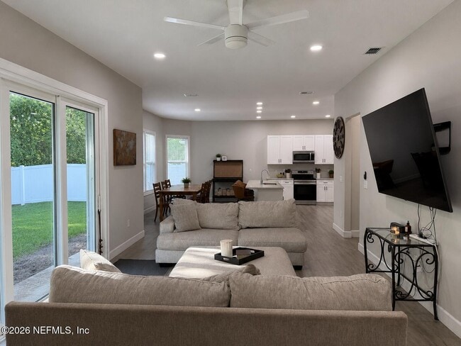 7160 Palm Reserve Ln