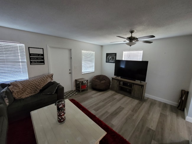 Photo - 224 SE 9th Ave