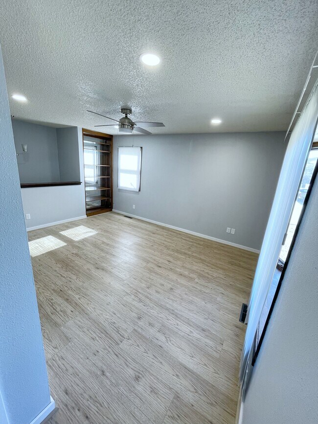 Photo - 1802 Coachman Dr