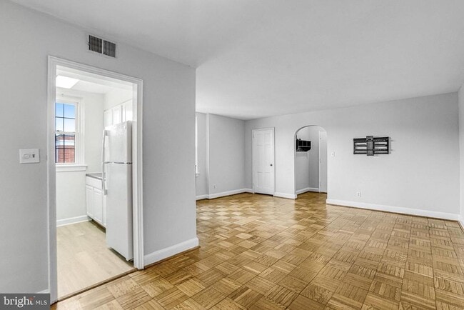 Building Photo - 22 S Old Glebe Rd Unit 304 Rental