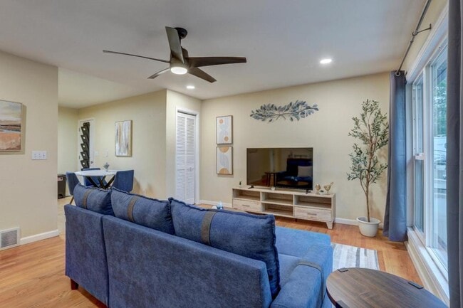 Photo - 7777 Umatilla St