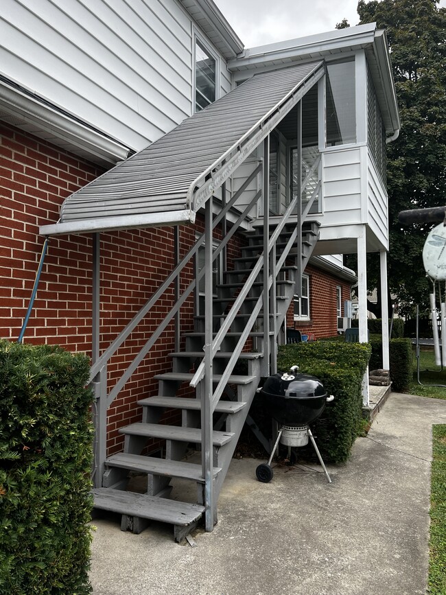 216 Holland Rd