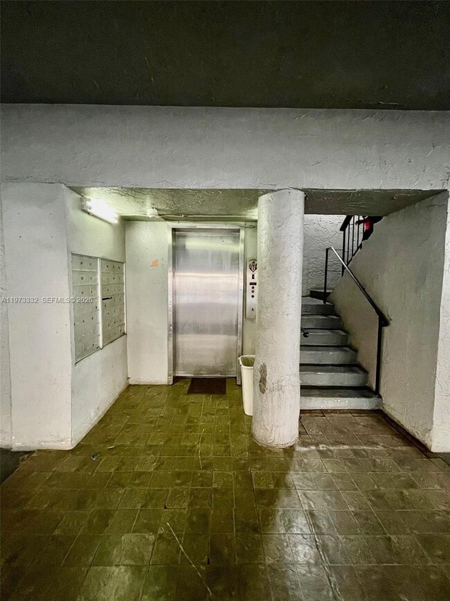 Photo - 1035 W 77th St Unidad 412