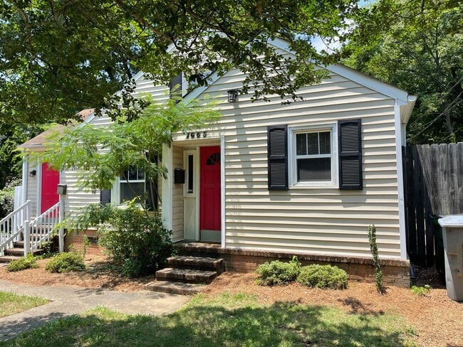 Building Photo - Cute One Bedroom Duplex in Plaza Midwood!
