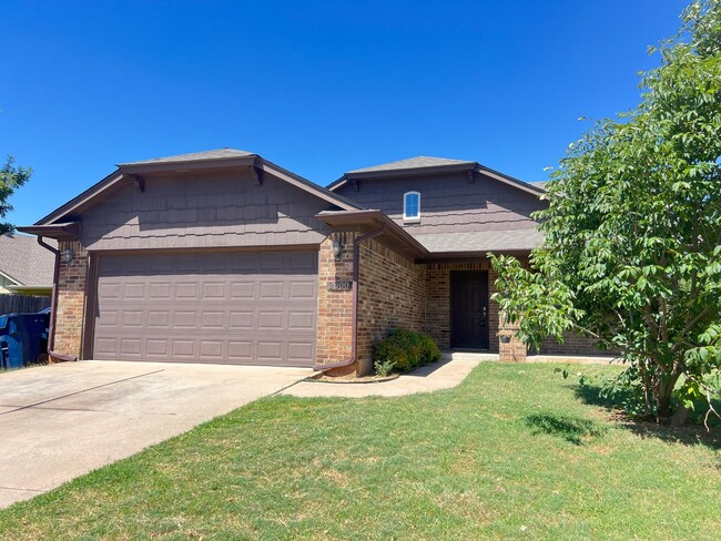 Building Photo - ?CHARMING EDMOND HOME IN THE VALENCIA NEIG...