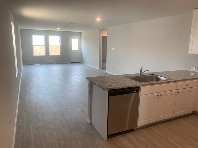 Photo - *COMING SOON* Comfortable Living with Open Kitchen & Fenced Yard!