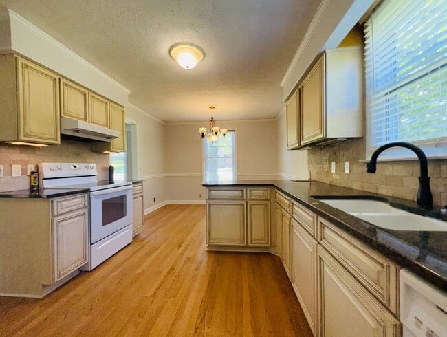 Photo - Spacious Home Near The Lake