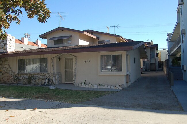 front façade - 226 N Cedar St Unit 4