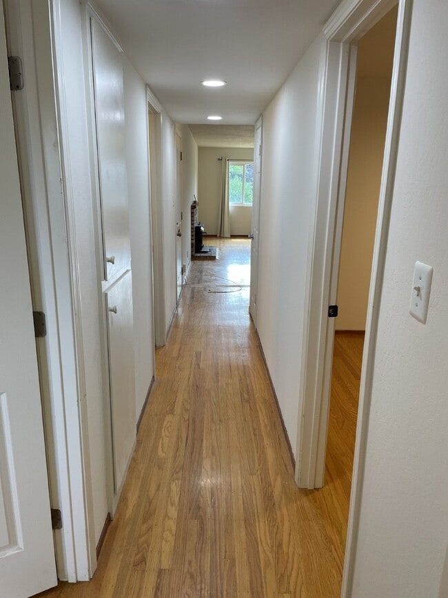 Photo - 1301 Brookview Dr