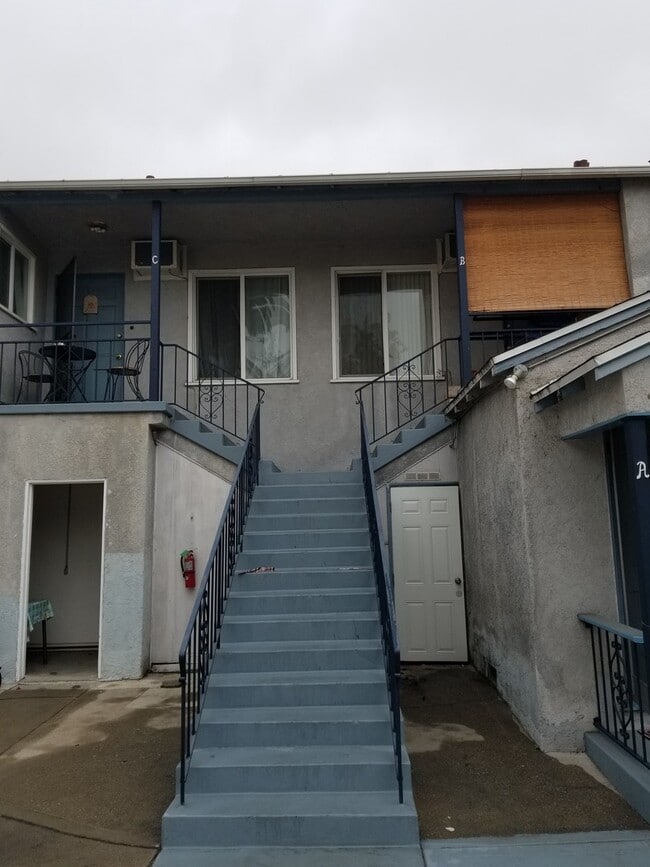 Photo - 1056 Linden Ave Unidad B