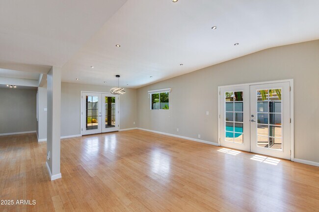 Photo - 3707 E Laurel Ln