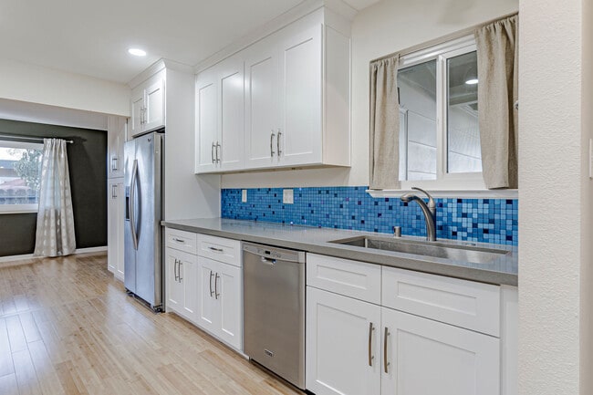 Photo - 1108 Alice St