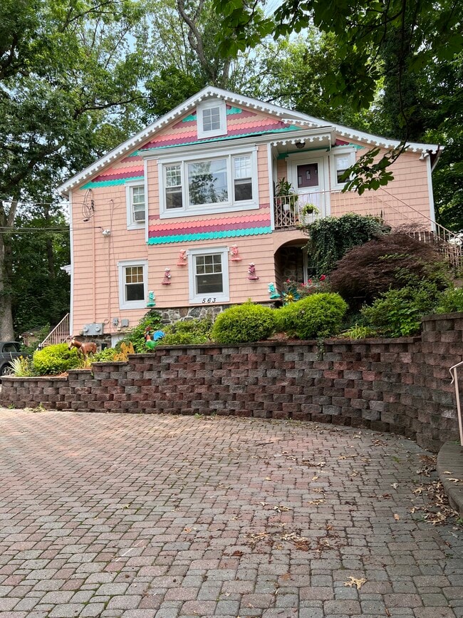 563 Art Ln Unit 2