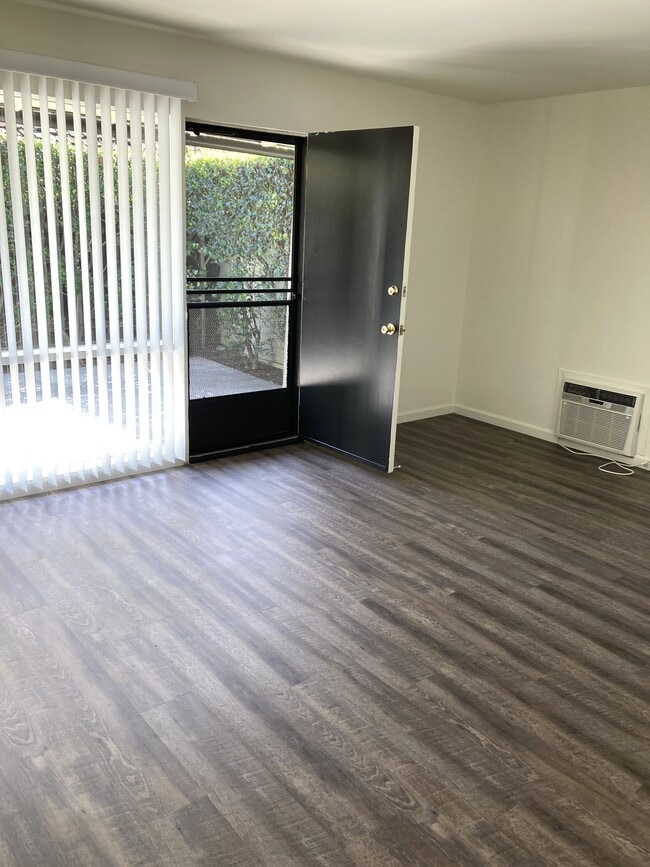 Photo - 305 California Blvd