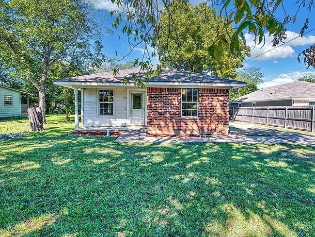 Photo - 2723 Baylor Ave House