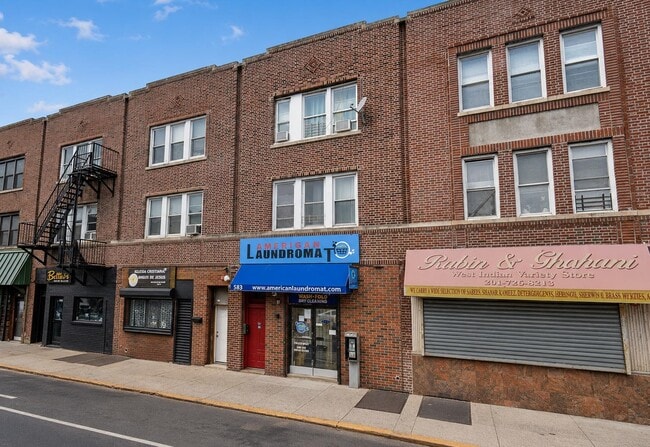Building Photo - 583 West Side Ave
