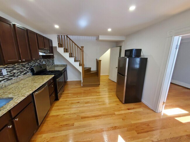 Photo - 233 Broadway Unidad 3