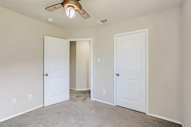 Building Photo - 503 Hawthorn Dr