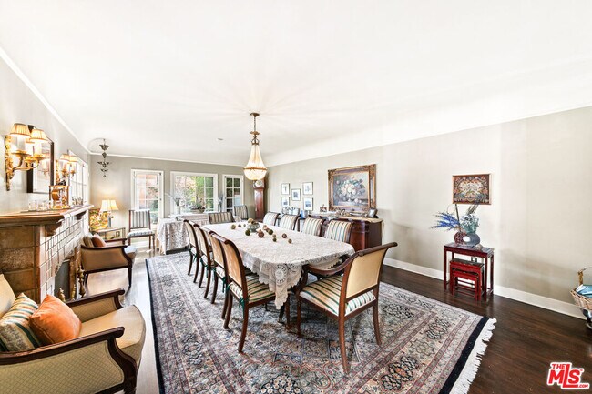 Photo - 401 N McCadden Pl