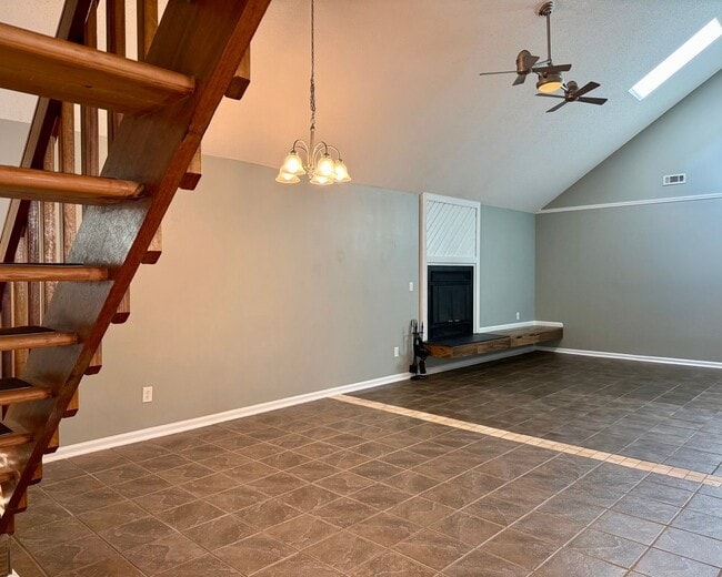 Photo - Cute 3 bed 2 bath in central location READ...