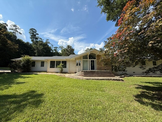 Newly Remodeled Ranch-Style 4BD, 3.5BA Ral... - Newly Remodeled Ranch-Style 4BD, 3.5BA Ral... House
