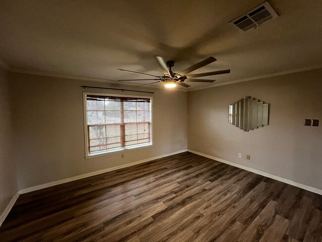 Photo - 3 Bedroom, 2 Bathroom, Brick Home with large yard