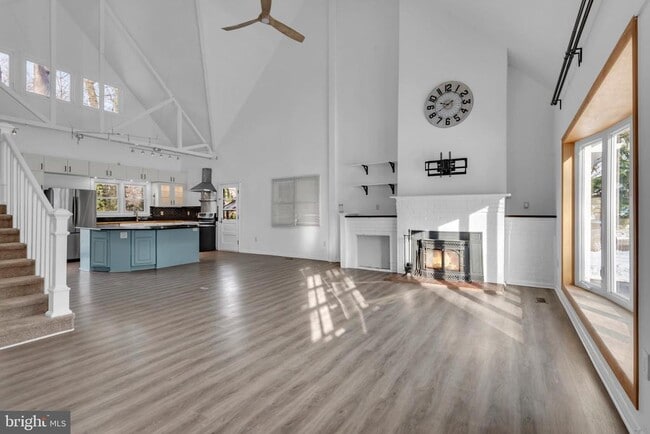 Photo - 1080 Crestview Dr