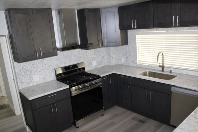 Photo - 2680 Appian Way