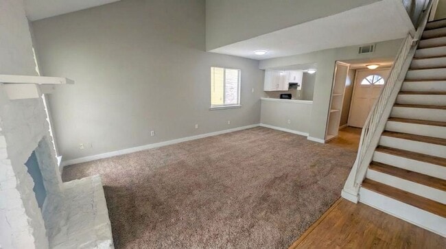 Building Photo - 1711 Burton Dr Unit B