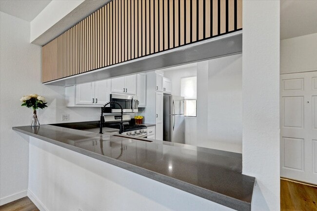 Photo - 555 Maine Ave