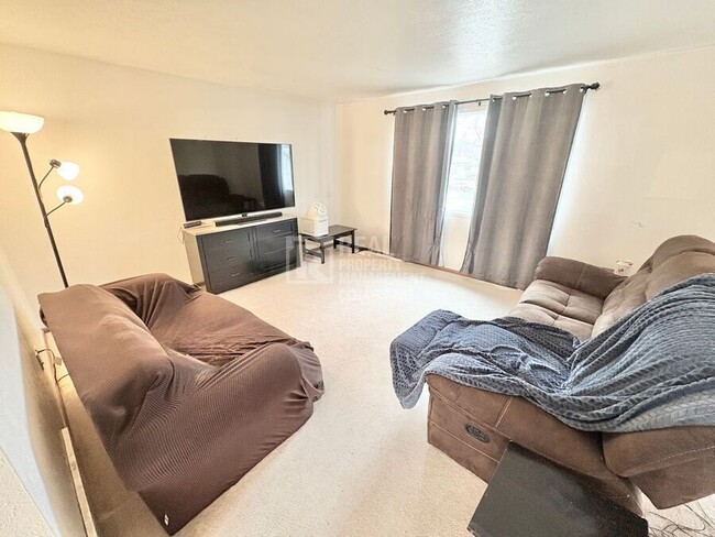 Photo - 650 S Oswego St