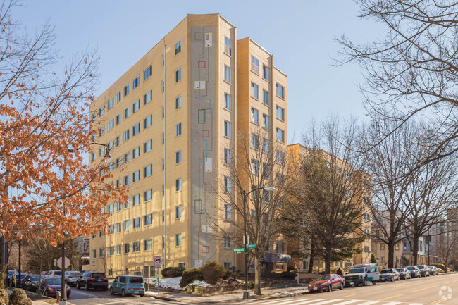 Chevy Chase Tower - Chevy Chase Tower Apartamentos