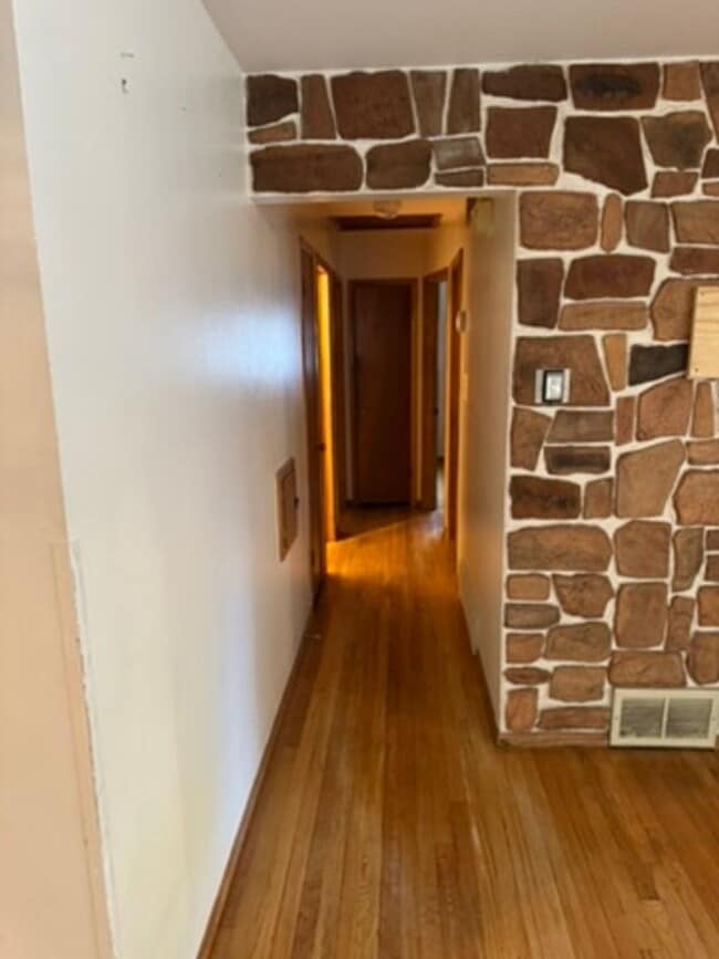 Photo - 3-Bedroom Single Family in a great neighborhood - Available October 15!