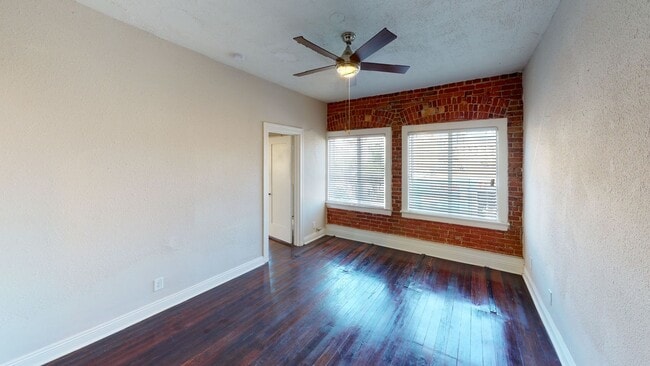 Photo - Leeward Apts...New York Style..Gorgeous Ne...