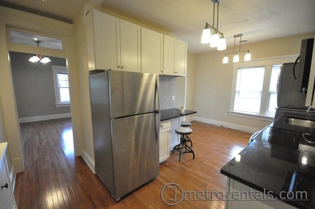 Building Photo - 195 Thurman Ave Unit A