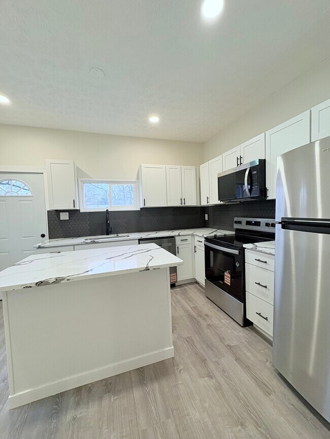 Photo - Charming 2 beds 1 baths in Columbus! Newly Renovated