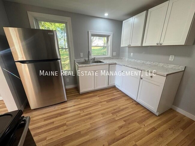 Building Photo - 223 Center St Rental