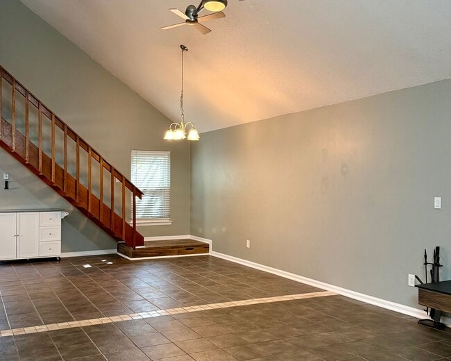 Photo - Cute 3 bed 2 bath in central location READ...