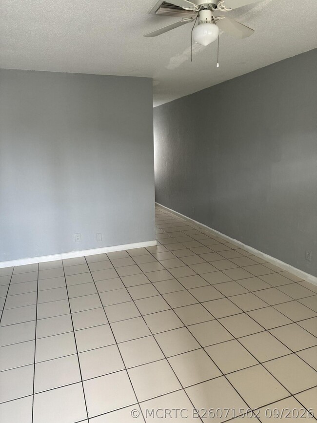 Building Photo - 4231 NW 31st Ave Unit 1