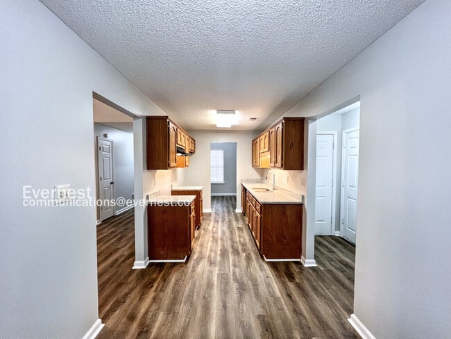 Photo - 1036 Cambrain Cove