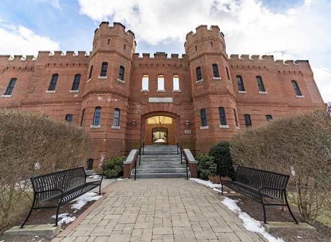 Building Photo - 93 E Central St Unit 18