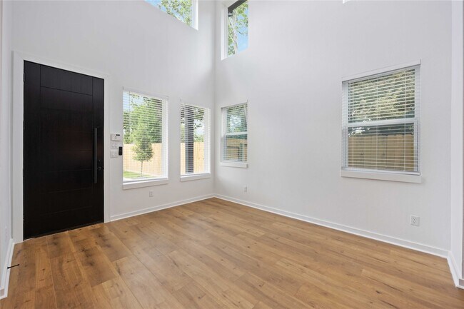 Photo - 7315 Eisenhower Rd