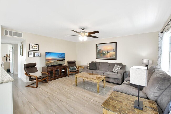 Photo - 413 Normandy Ln