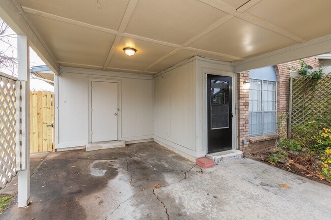Photo - 2 Bed | 1.5 Bath East Tulsa with Spacious Back yard!
