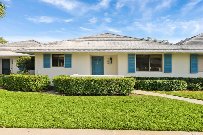 Building Photo - 706 Club Dr