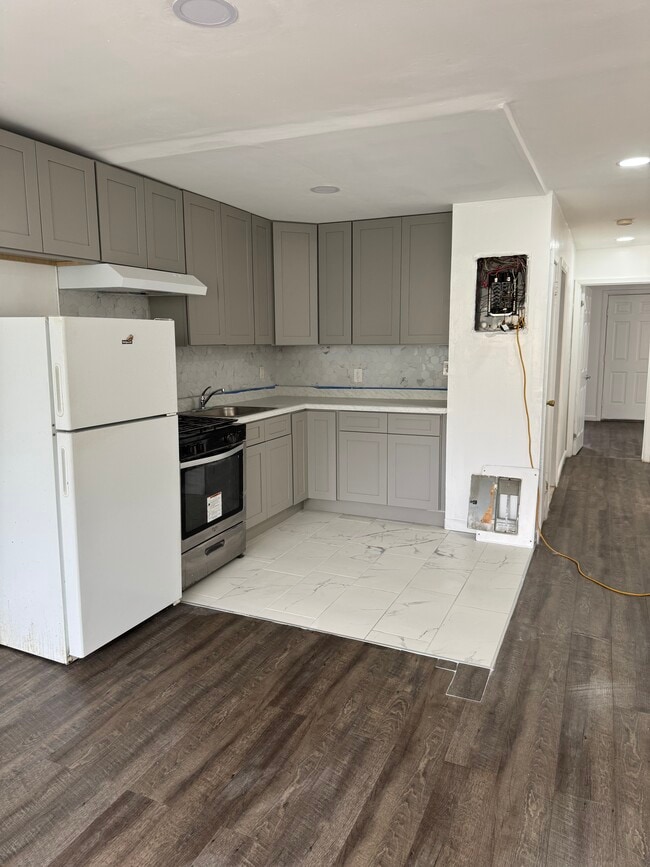 Kitchen - 54 Ravine Ave Unit 1
